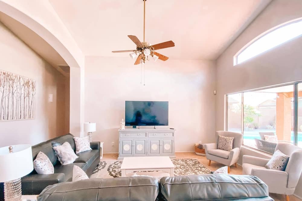 Photo of Livingroom in Canyon Trails
