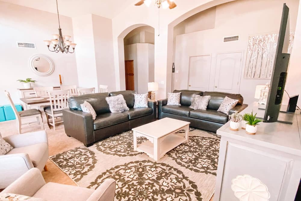 Photo of Livingroom in Canyon Trails