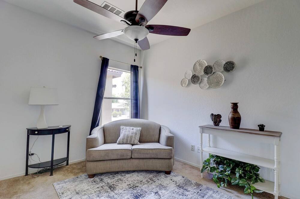 Photo of Livingroom in Surprise Farms