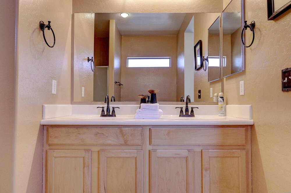 Photo of Bathroom in Surprise Farms