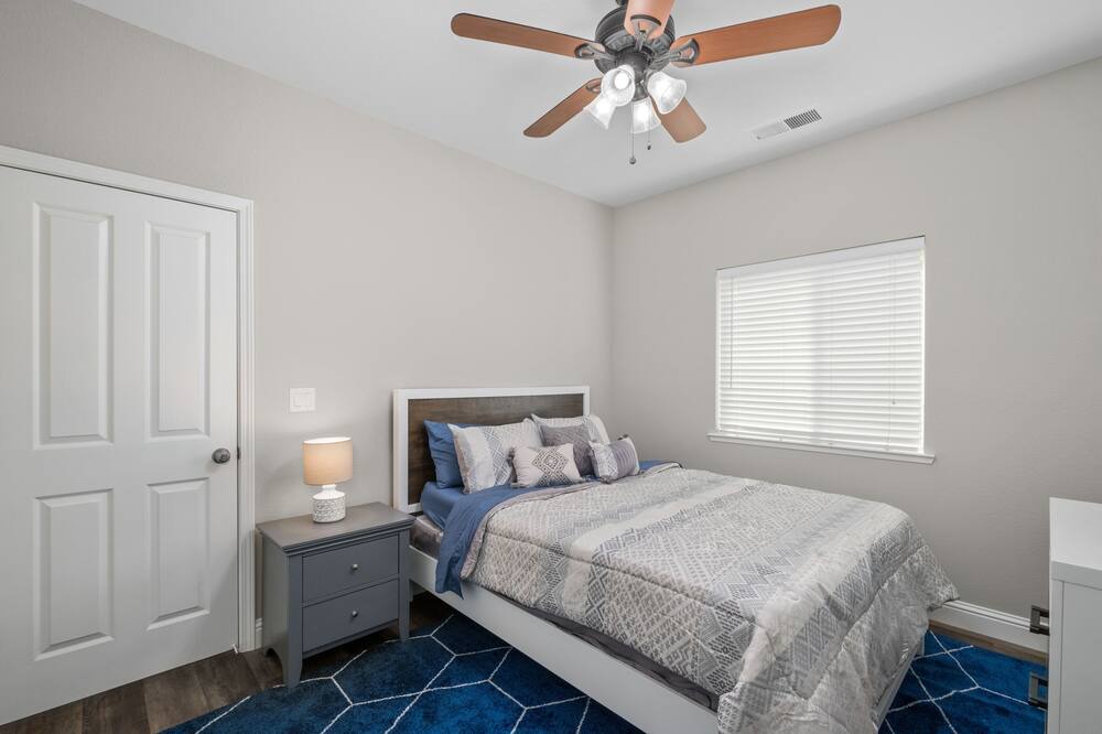 Photo of Bedroom in Raisin