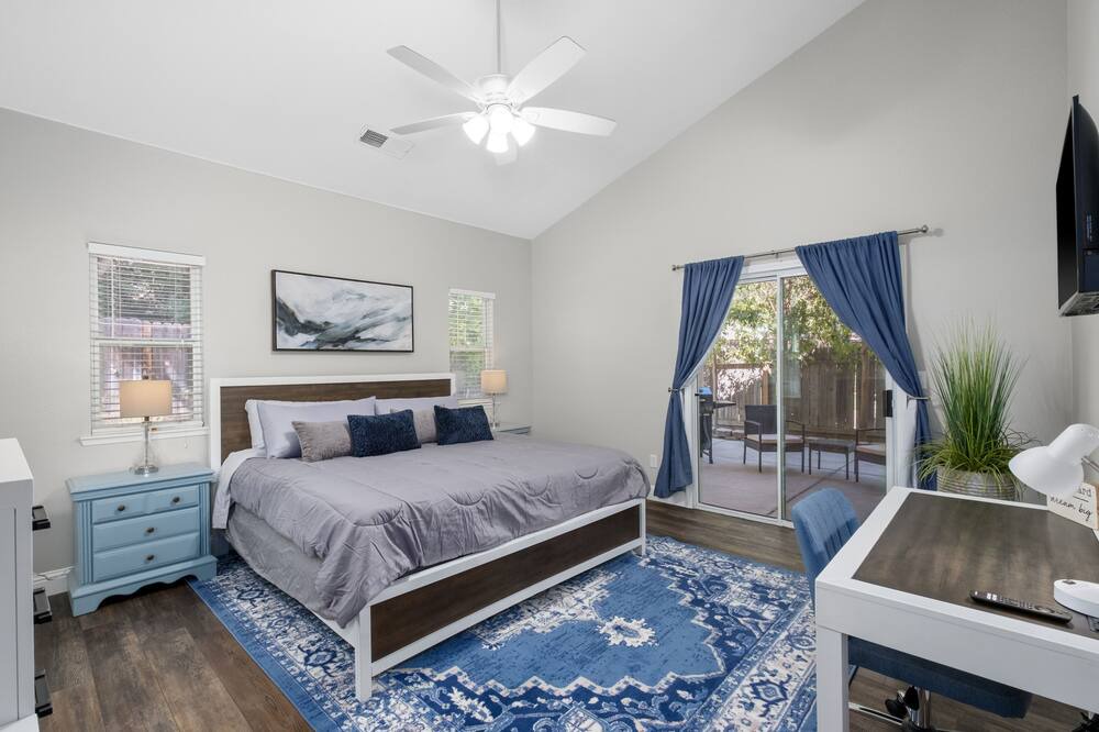 Photo of Bedroom in Raisin