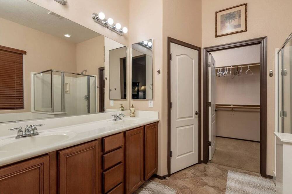 Photo of Bathroom in Roosevelt Park