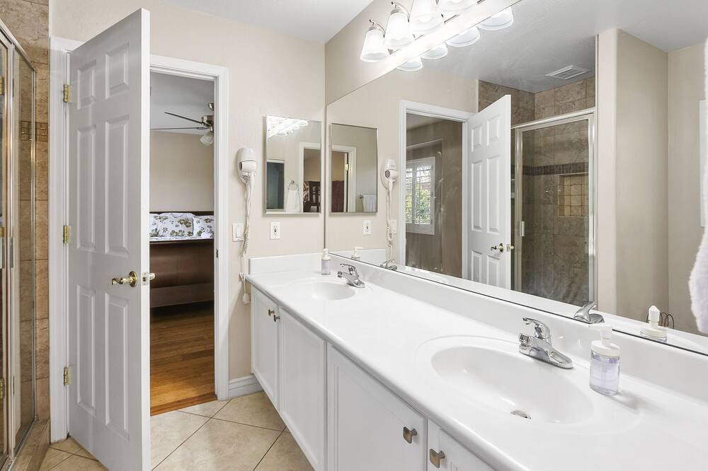 Photo of Bathroom in Terramar