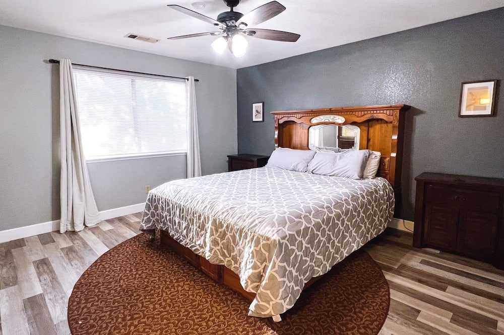 Photo of Bedroom in Tulare