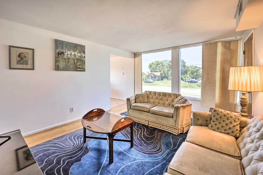 Photo of Livingroom in Highland Heights