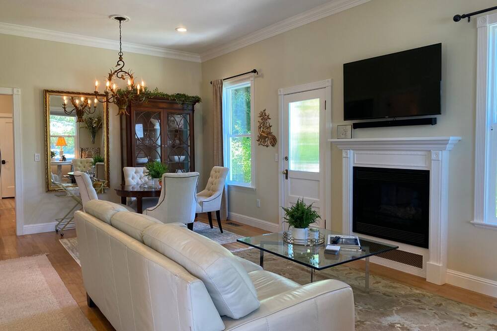 Photo of Livingroom in Cloverdale