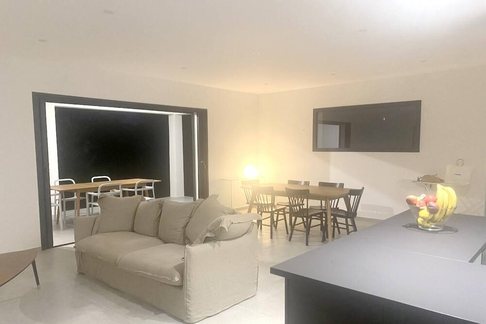 Photo of Livingroom in Serra-di-Fiumorbo
