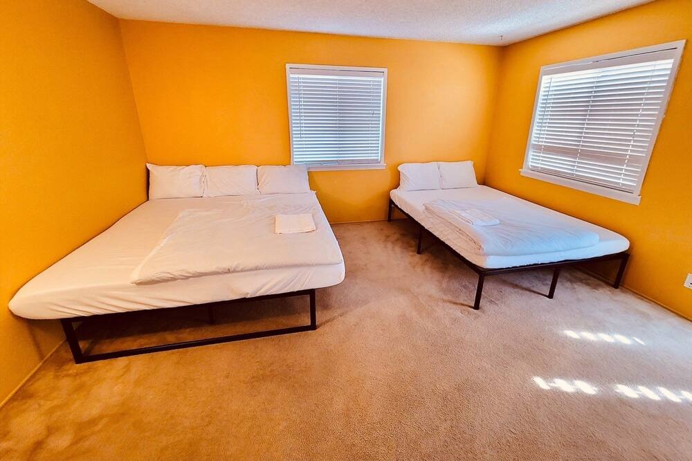 Photo of Bedroom in Ridgecrest