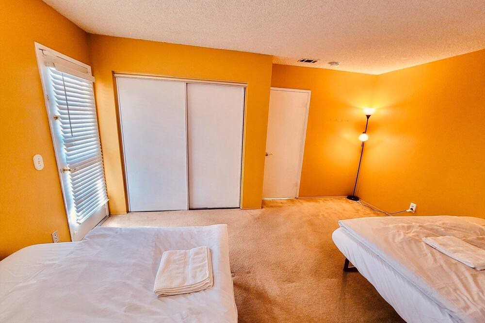 Photo of Bedroom in Ridgecrest