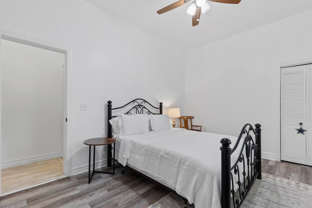 Photo of Bedroom in Tehachapi