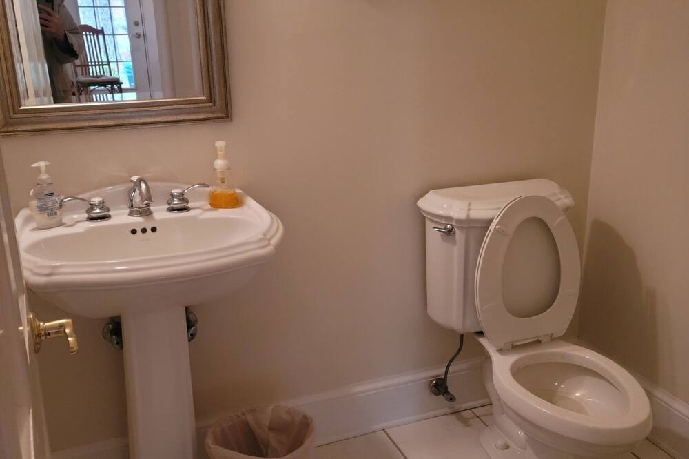 Photo of Bathroom in Bay Ridge