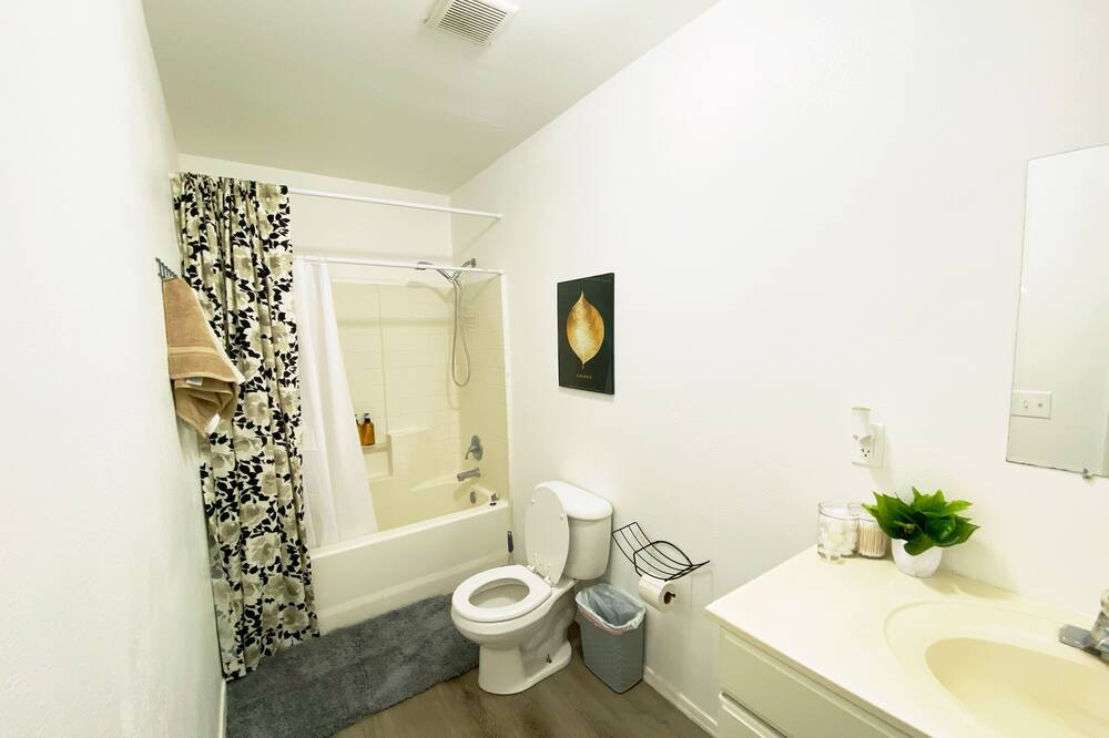 Photo of Bathroom in Thatcher