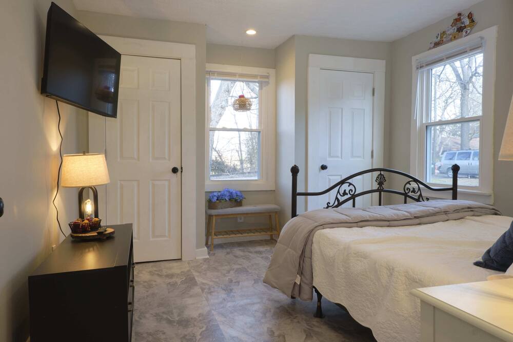 Photo of Bedroom in Midway