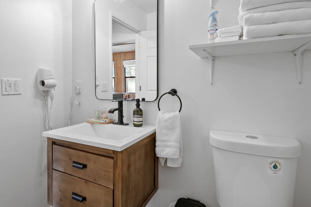 Photo of Bathroom in Peter Pan
