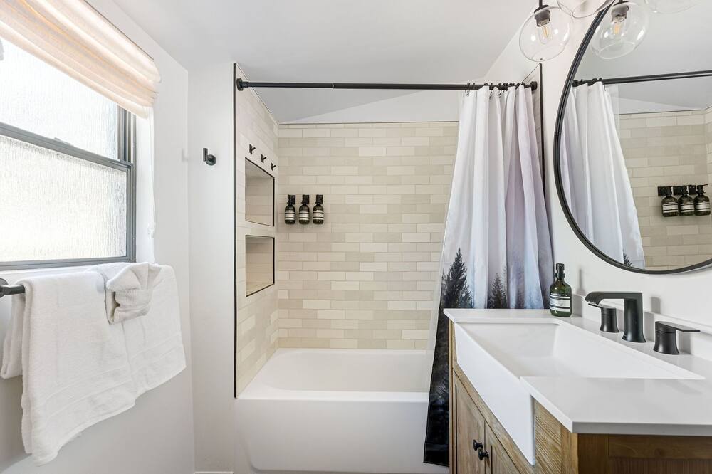 Photo of Bathroom in Peter Pan