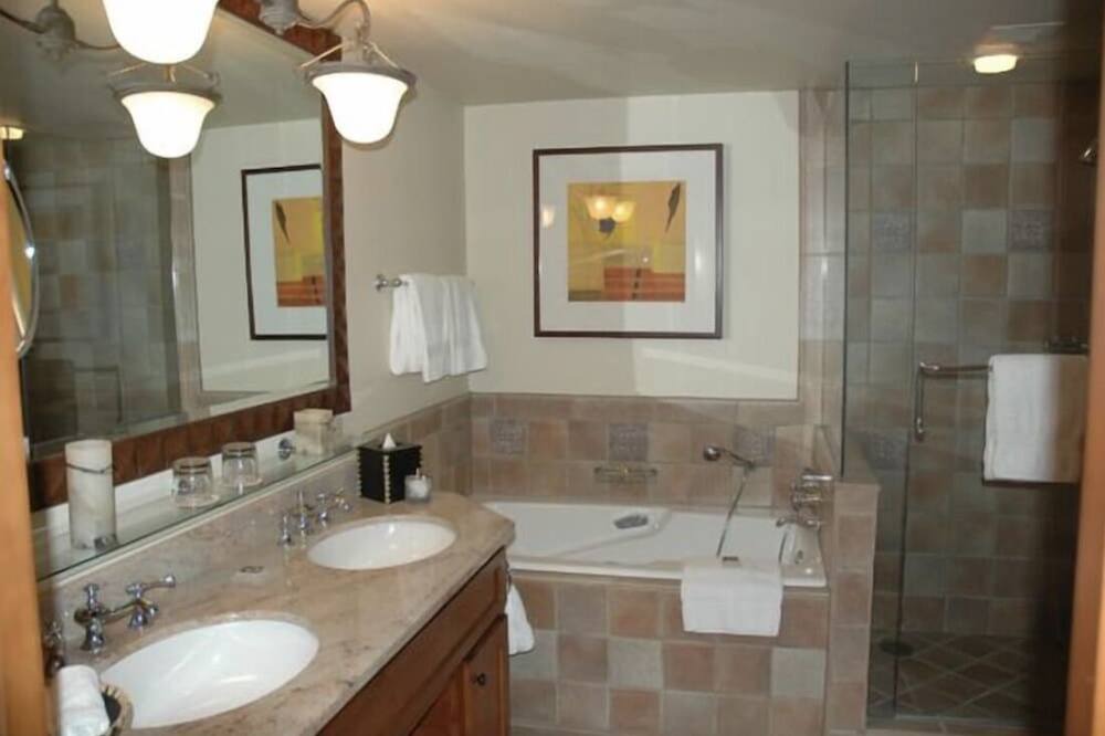 Photo of Bathroom in Troon North