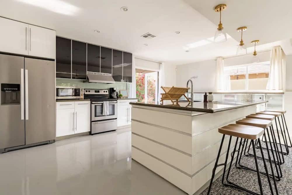 Photo of Kitchen in Scottsdale Estates Six