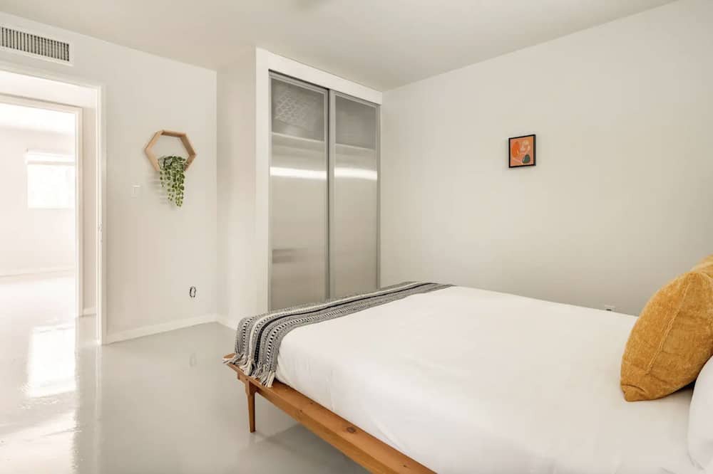 Photo of Bedroom in Scottsdale Estates Six