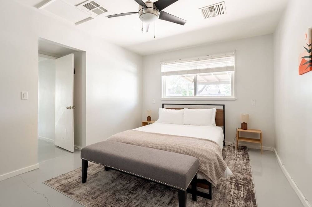 Photo of Bedroom in Scottsdale Estates Six