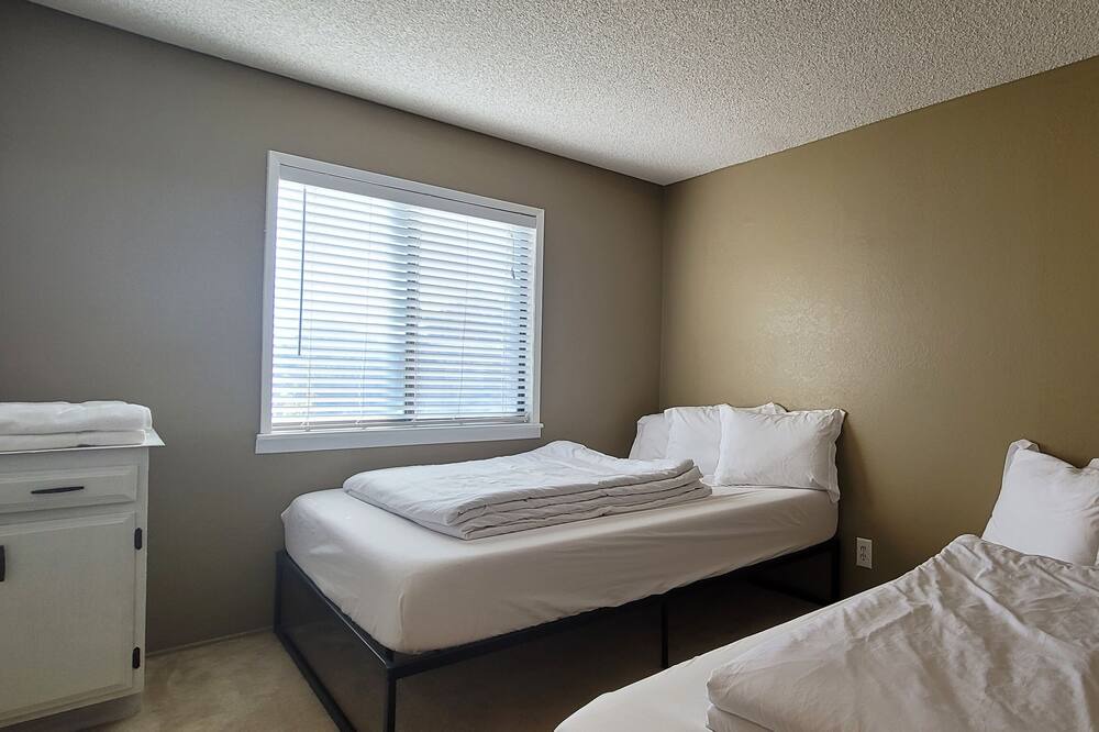 Photo of Bedroom in Ridgecrest