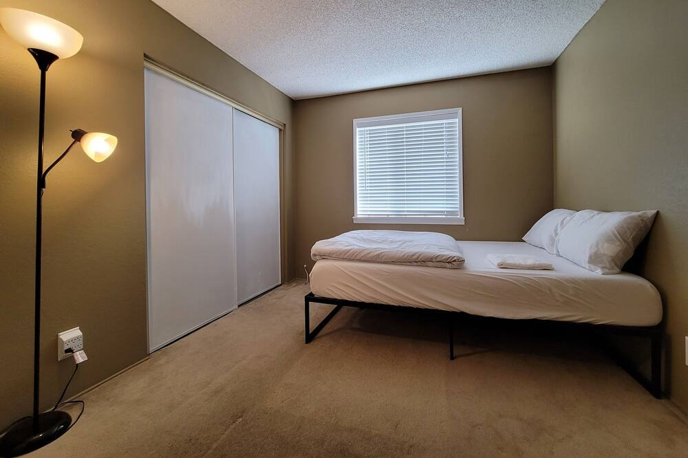Photo of Bedroom in Ridgecrest