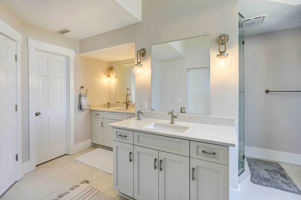 Photo of Bathroom in Fentress