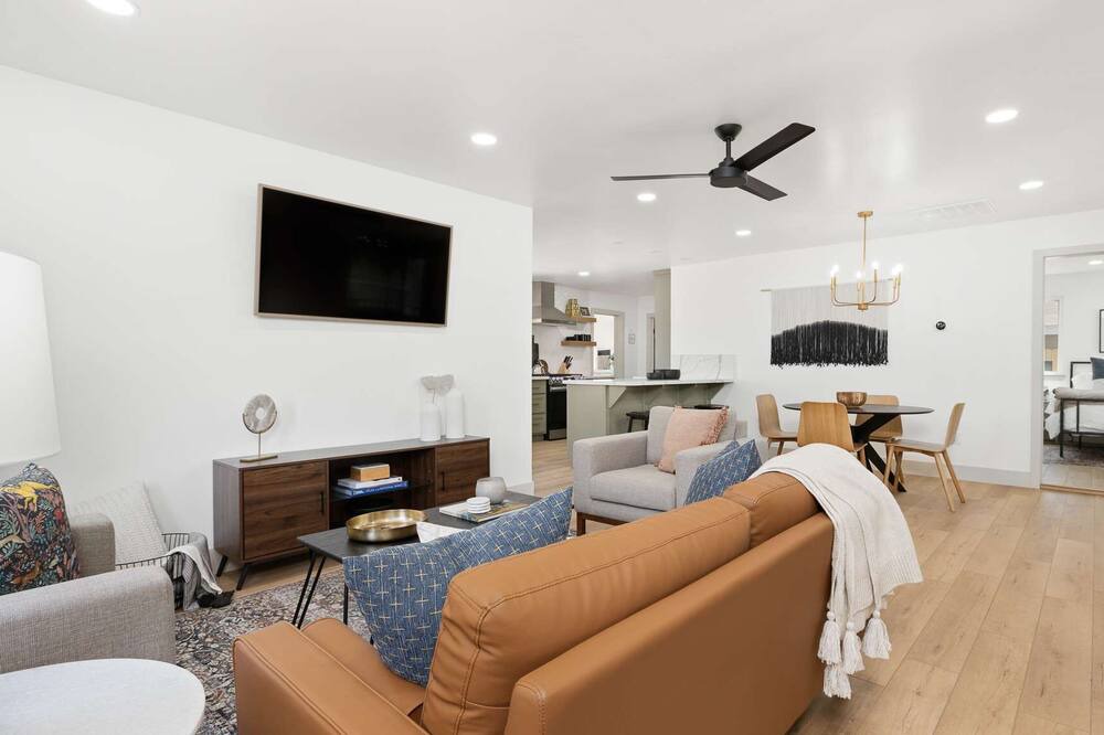 Photo of Livingroom in Exeter