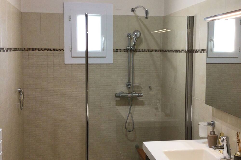 Photo of Bathroom in Ghisonaccia