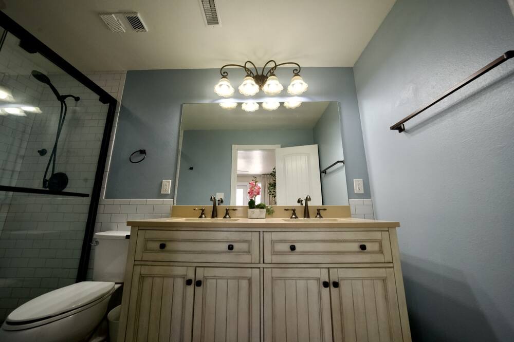 Photo of Bathroom in Arts District
