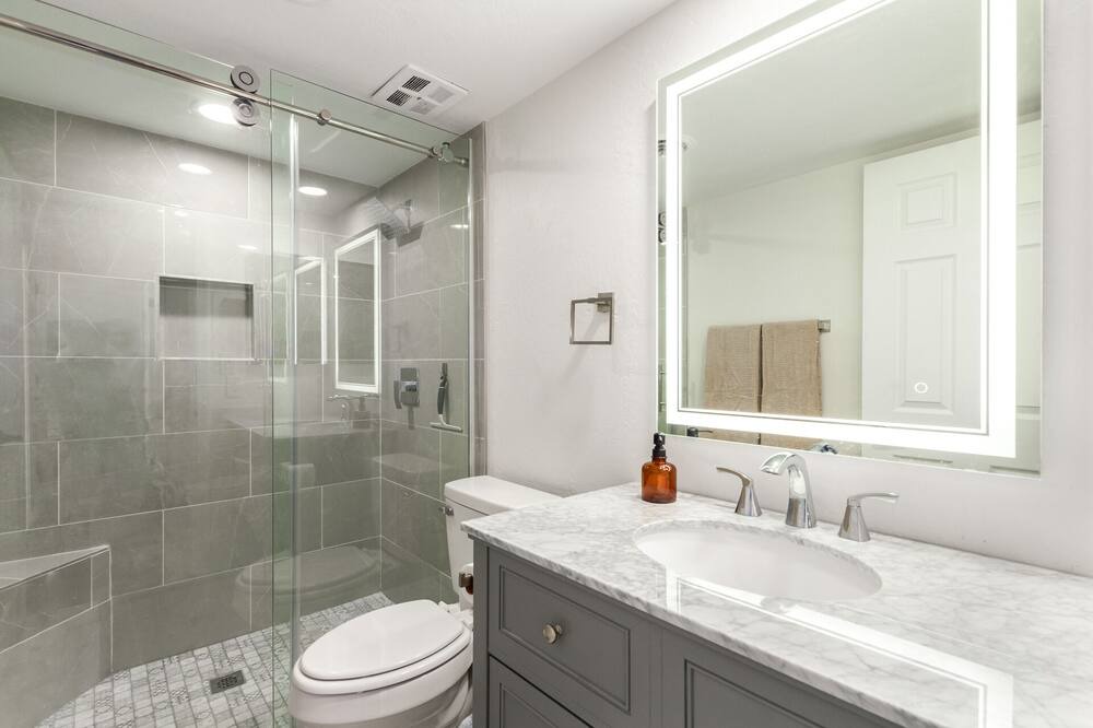 Photo of Bathroom in Fashion Square