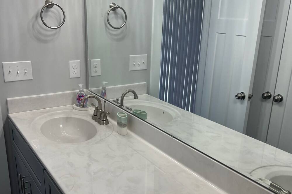 Photo of Bathroom in Murraysville