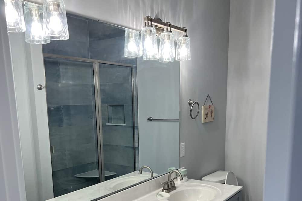 Photo of Bathroom in Murraysville