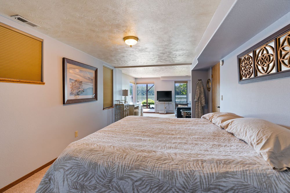 Photo of Bedroom in Nine Mile Falls