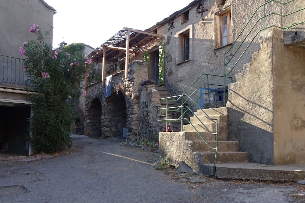 Photo of Outdoor in Olini