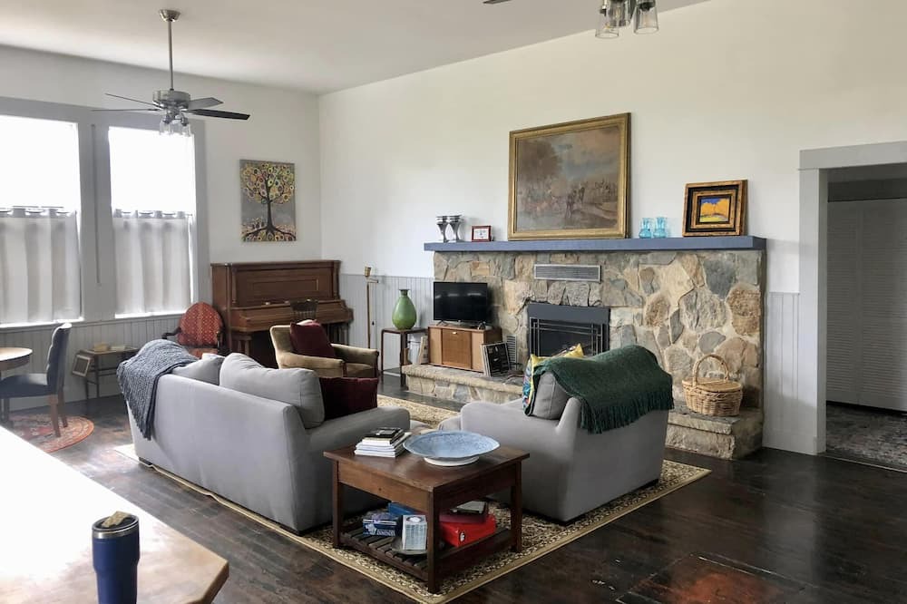 Photo of Livingroom in Corvallis