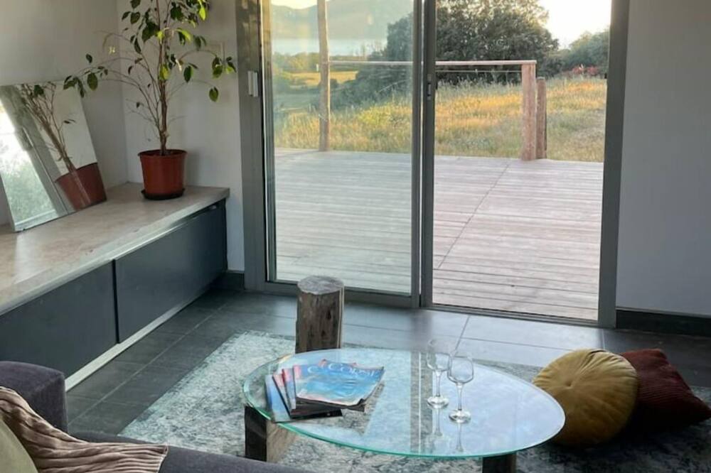 Photo of Livingroom in Residences du Golfe de Lava