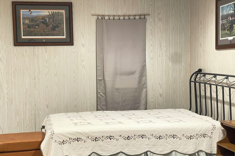 Photo of Bedroom in Louisa