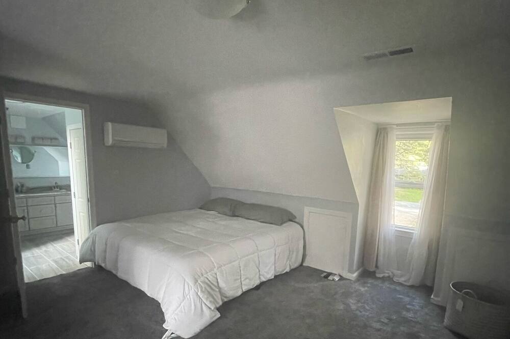 Photo of Bedroom in Northeast Virginia Beach