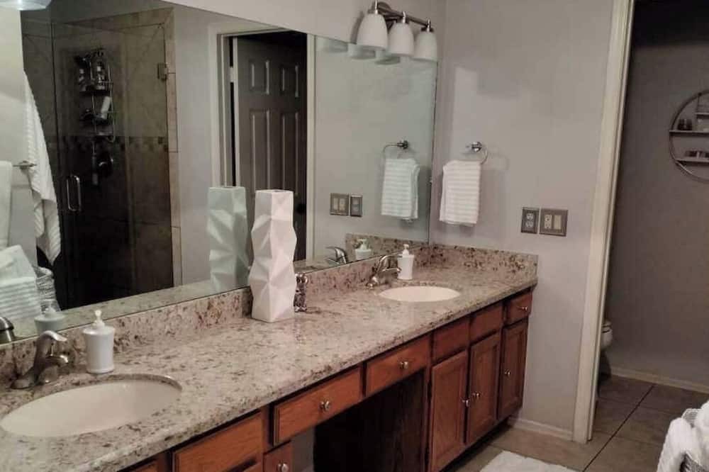 Photo of Bathroom in Fairway Ridge At Westbrook Village