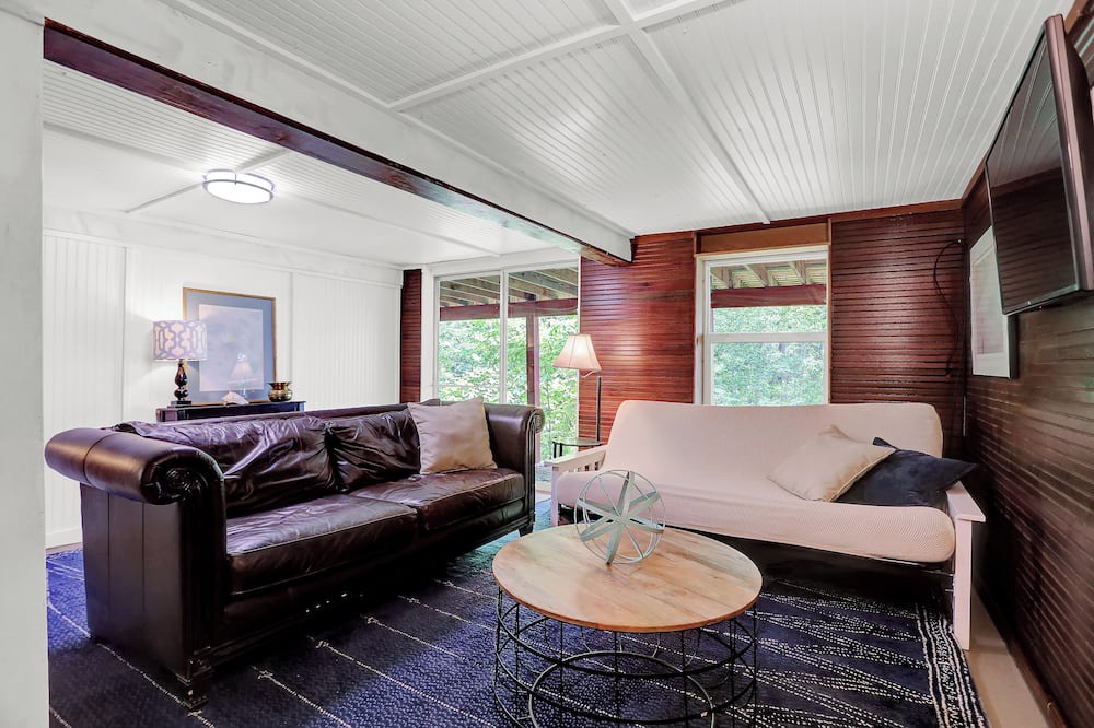 Photo of Livingroom in Chesapeake Ranch Estates-Drum Point
