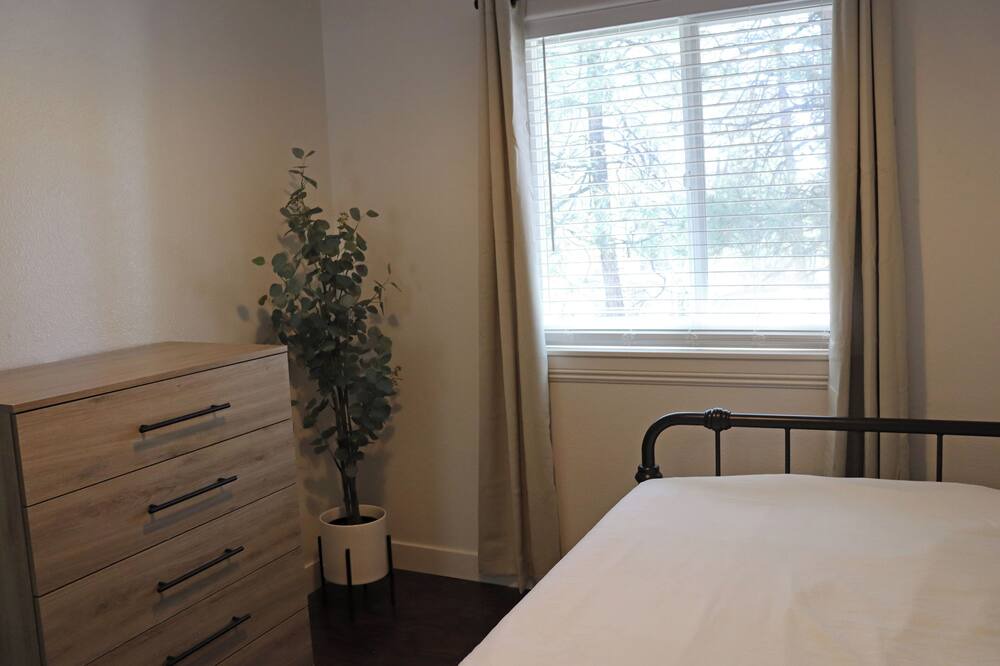 Photo of Bedroom in Wrightwood
