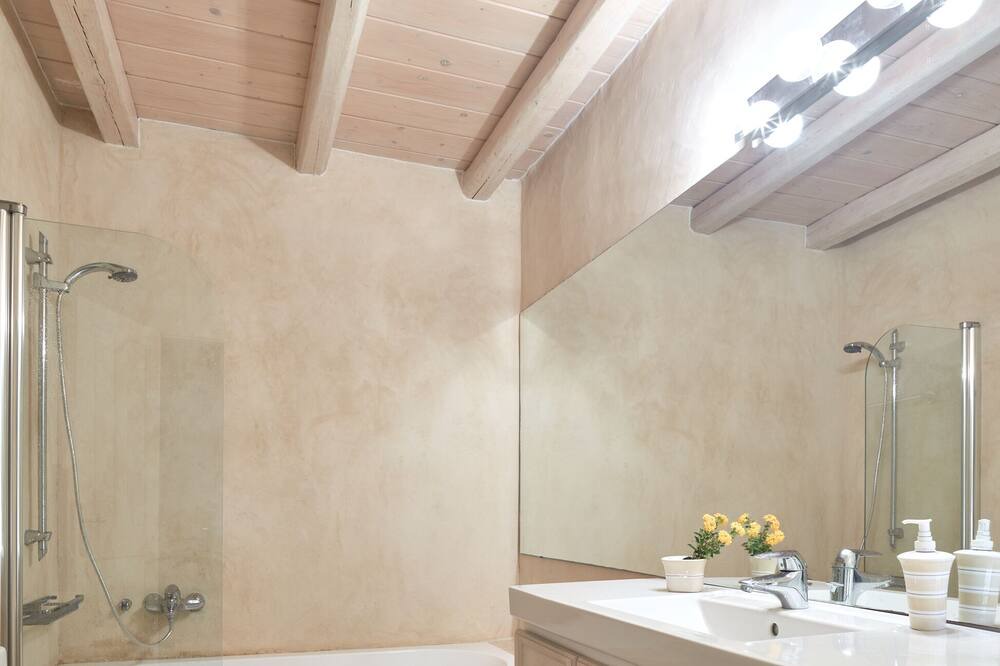 Photo of Bathroom in Pisses