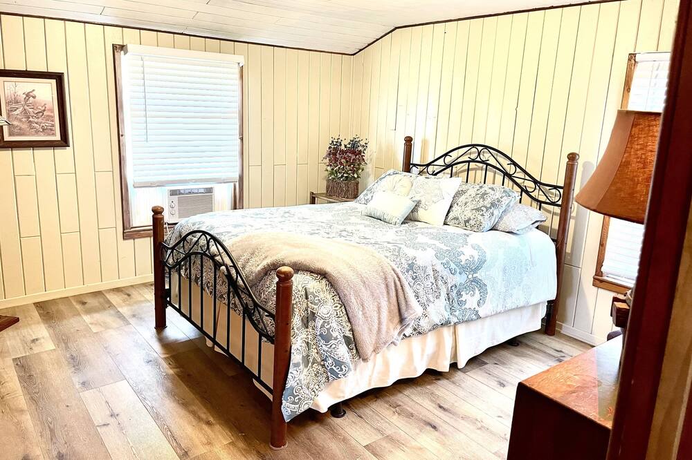 Photo of Bedroom in Dunlap