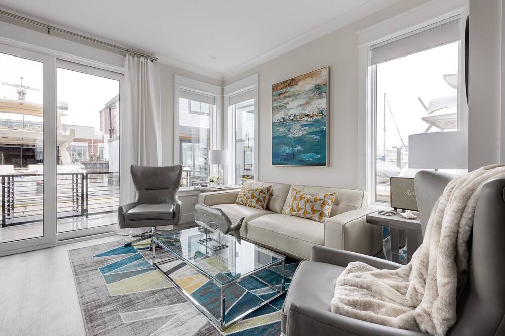 Photo of Livingroom in River District