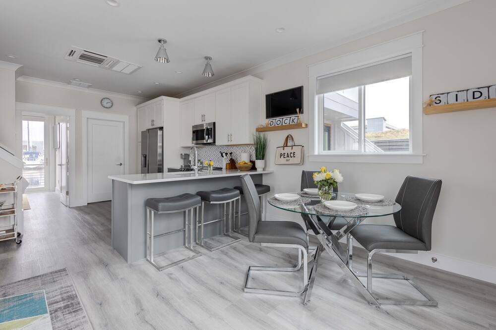 Photo of Kitchen in River District