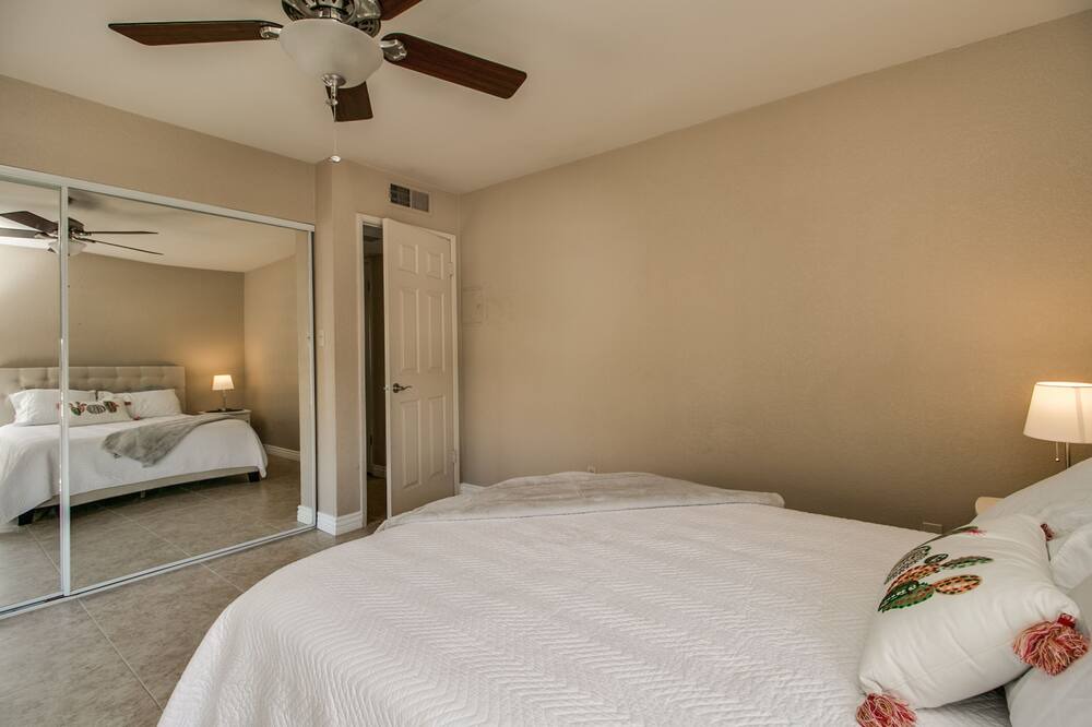 Photo of Bedroom in Scottsdale Estates Six