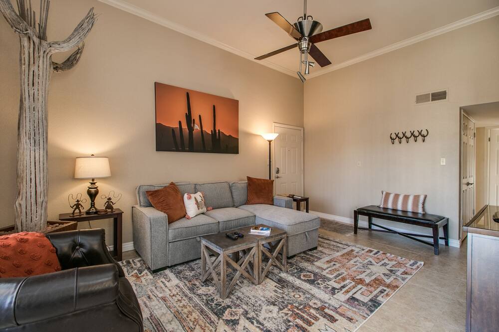 Photo of Livingroom in Scottsdale Estates Six