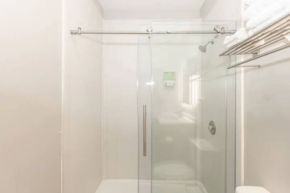 Photo of Bathroom in Mission Hills