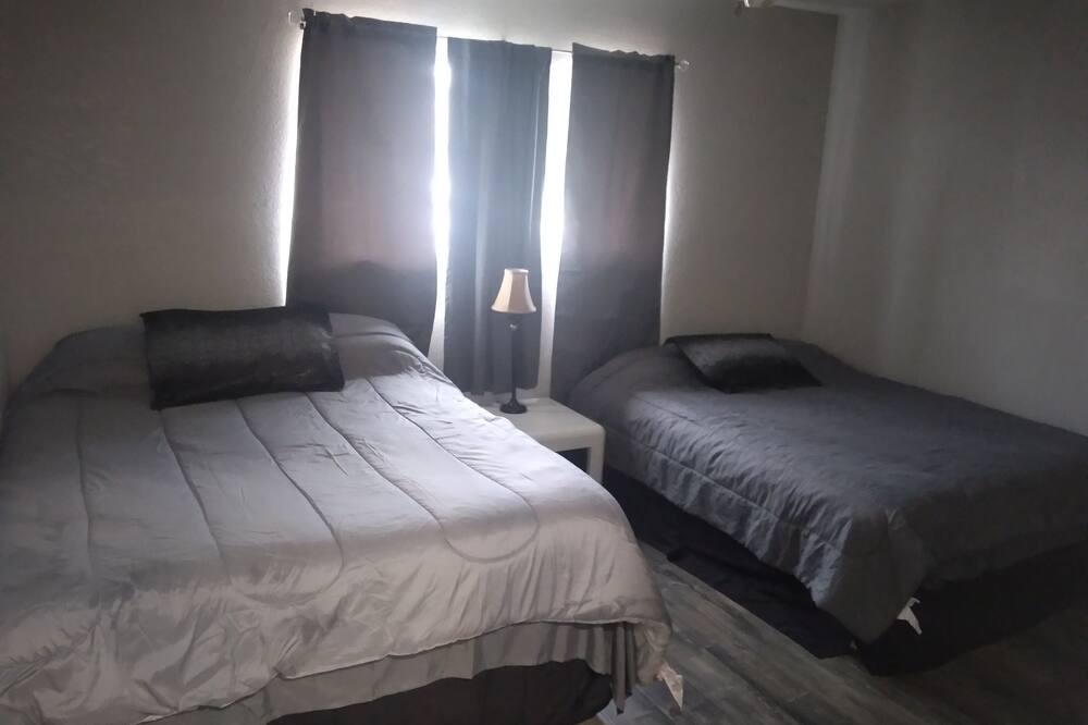 Photo of Bedroom in Raisin